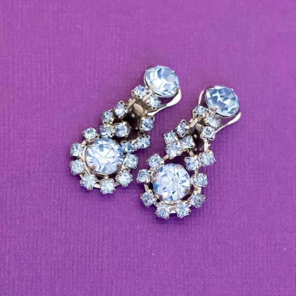 Vintage Vibrant Blue Floral Rhinestone Dangling Clip On Earrings - V24 - Picture 1 of 2